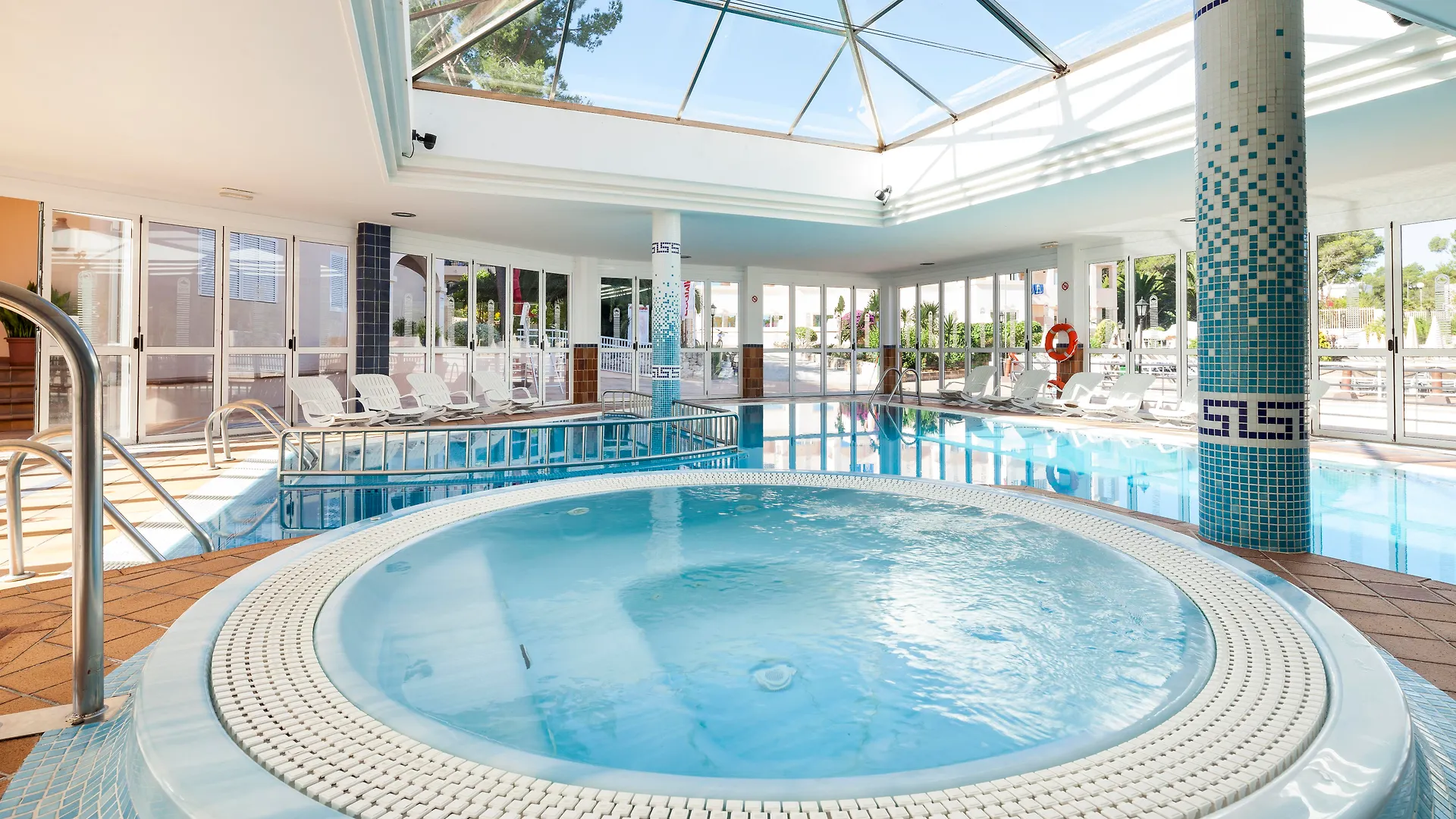 ***  Invisa Hotel Club Cala Blanca Playa DPlaya Des Figueral İspanya