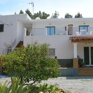 Pension Las Tres Golondrinas Guest house